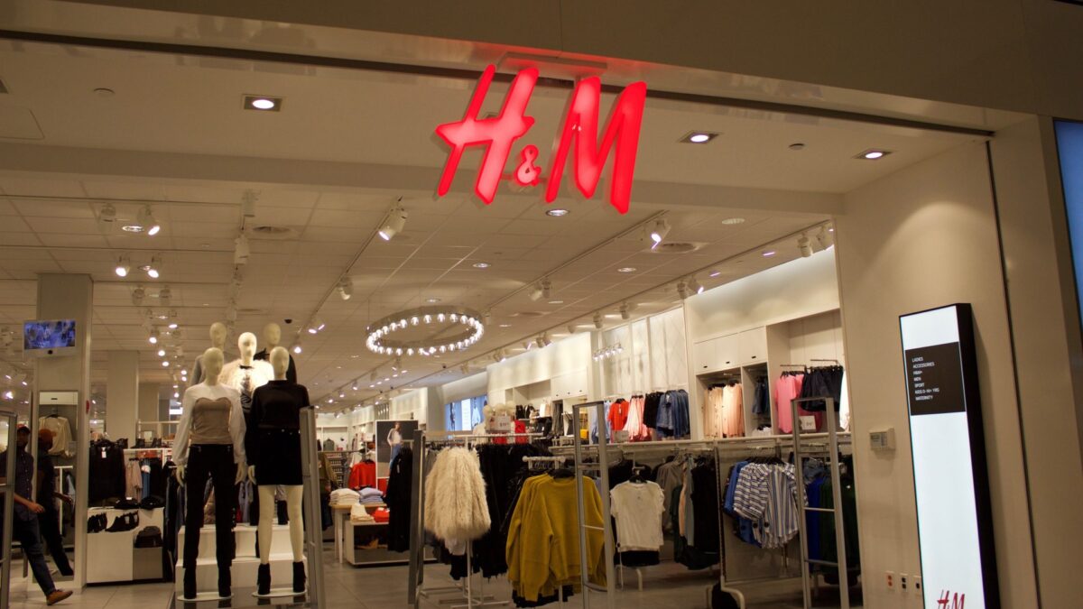 H&m college outlet mall