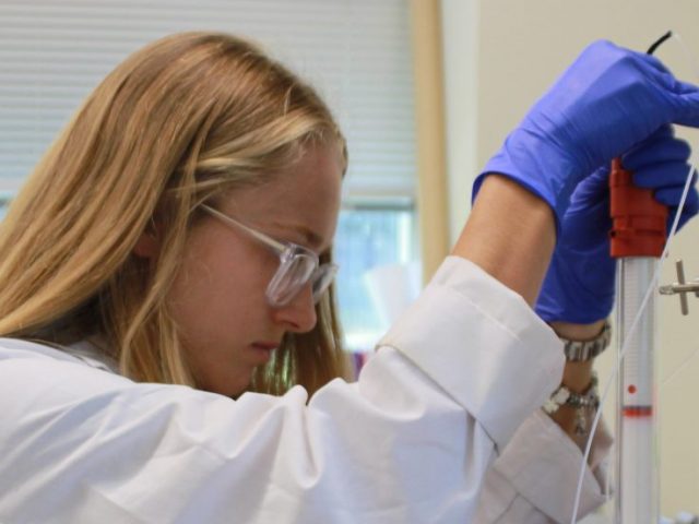 Alyssa Sanders a tbs major in lab room