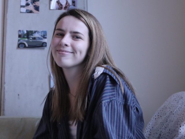 Transfer student Taylor in her dorm room at Holly Pointe