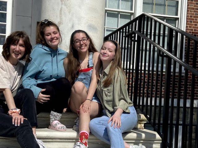 Erica sitting with friends on the Bunce Steps