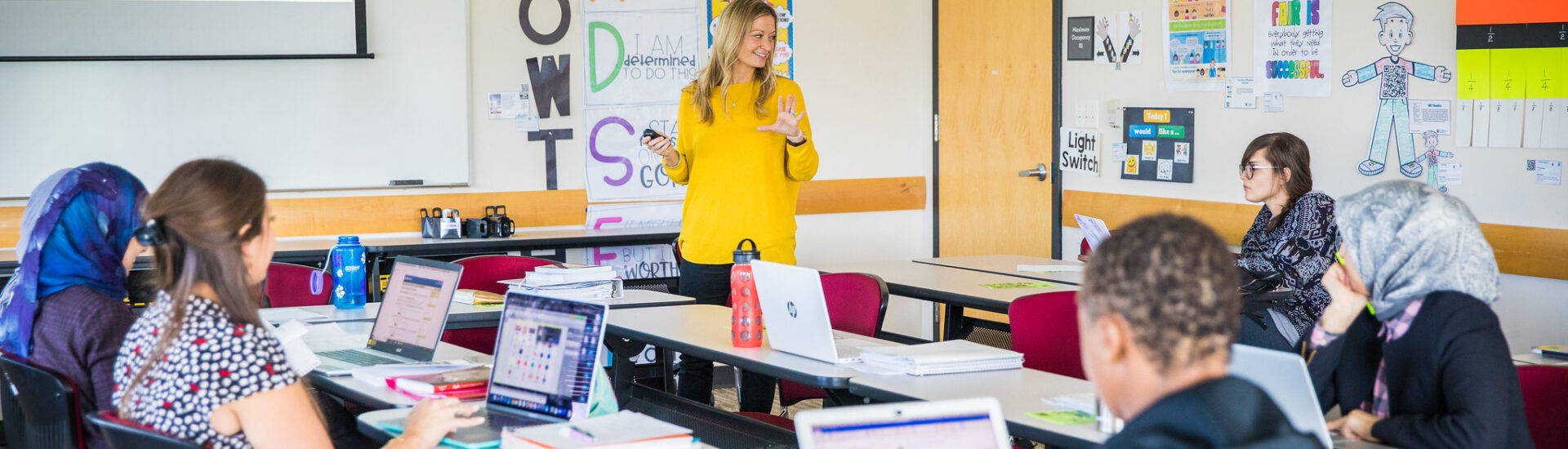 Teacher leading an inclusive college classroom, engaging students in a collaborative learning environment – Master’s in Special Education online.