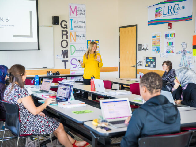 Teacher leading an inclusive college classroom, engaging students in a collaborative learning environment – Master’s in Special Education online